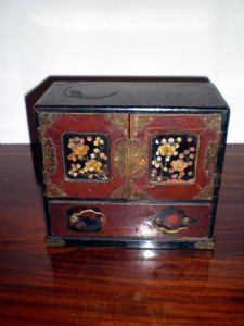 Arte japonesa del siglo XIX, 18x20x10 cm CAJA de madera lacada